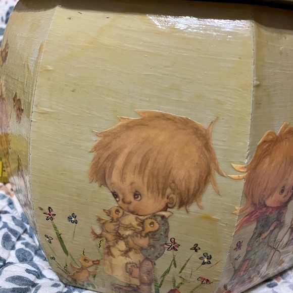 Vintage Decorative Box with Angel Design - Picture 13 of 15